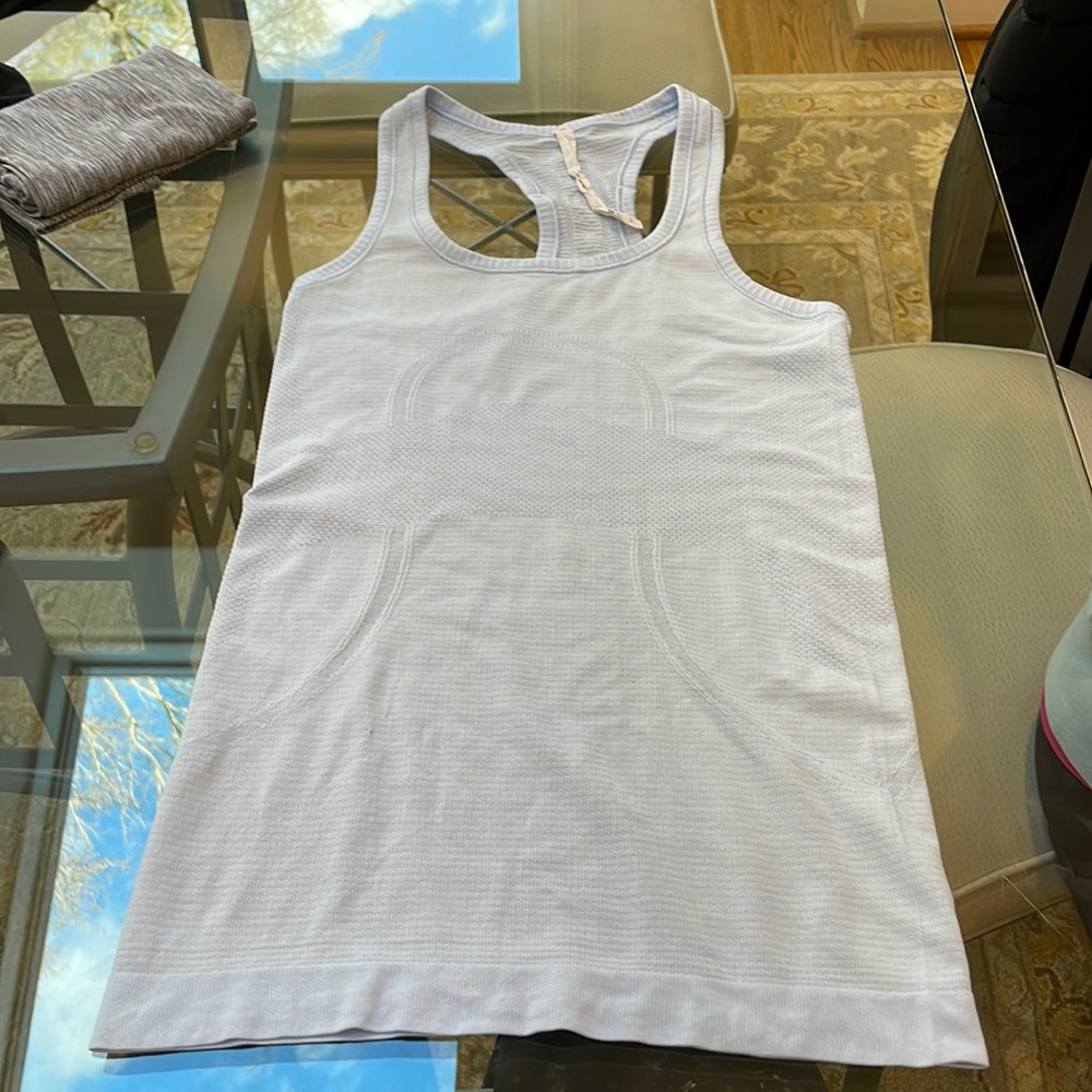 Lululemon Swiftly Tech Size 2 Tank top pastel blue